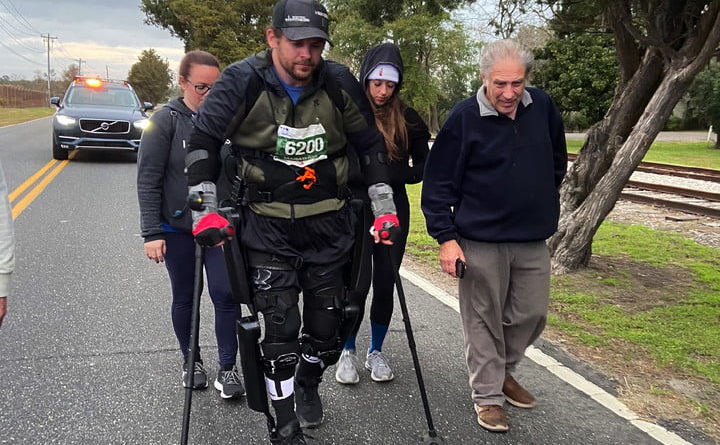 A paralyzed man just broke a marathon world record with a robotic exoskeleton